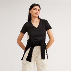 Everlane Women's Organic Cotton V-Neck T-Shirt in Black NWOT, Size Extra Small